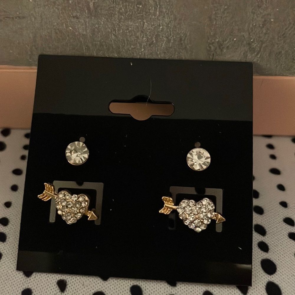 Earrings  ( Any 5 Items For $20 )